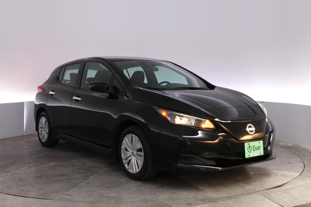 2025 Nissan LEAF — photo 10 of 23