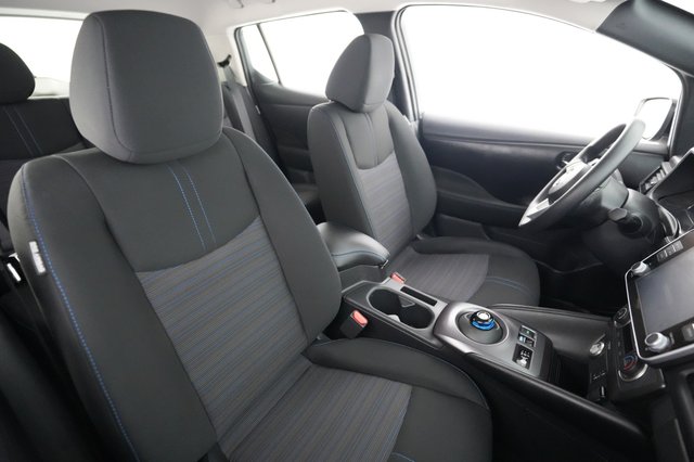 2025 Nissan LEAF — photo 18 of 23