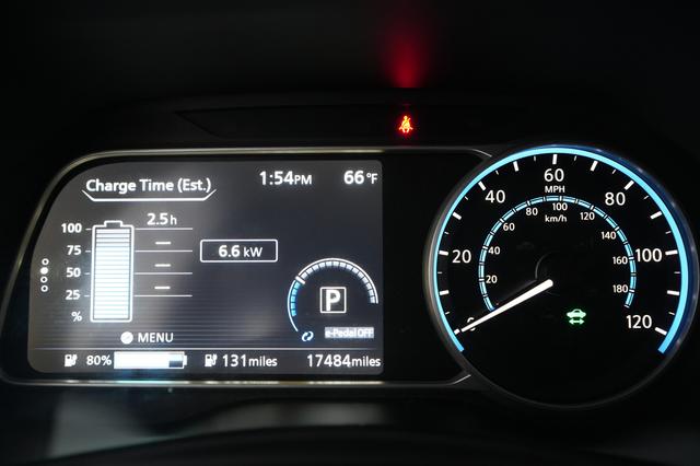 2025 Nissan LEAF — photo 5 of 23
