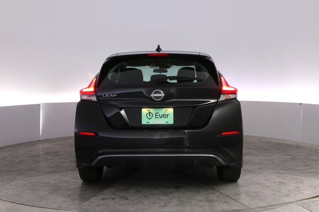 2025 Nissan LEAF — photo 12 of 23