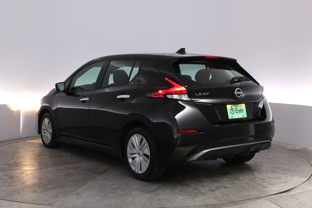 2025 Nissan LEAF — photo 13 of 23