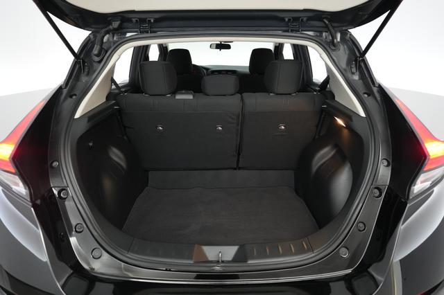 2025 Nissan LEAF — photo 6 of 23