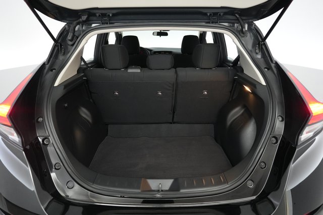 2025 Nissan LEAF — photo 6 of 23