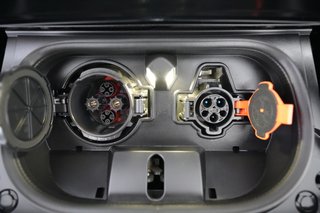 2025 Nissan LEAF — photo 8 of 23