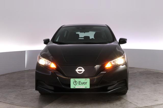 2025 Nissan LEAF — photo 9 of 23
