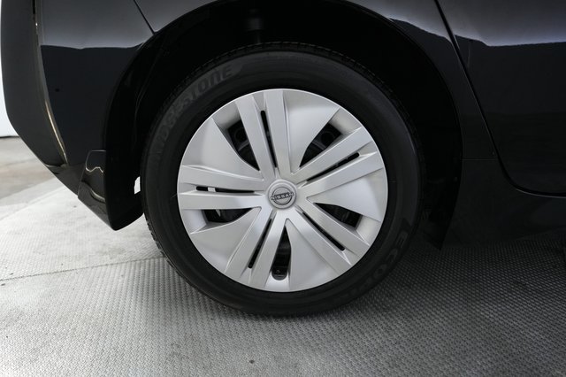 2025 Nissan LEAF — photo 17 of 23
