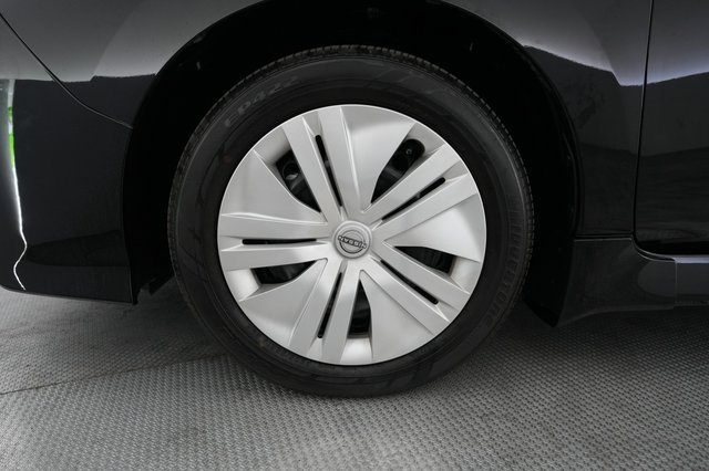 2025 Nissan LEAF — photo 15 of 23