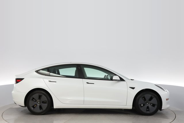 2022 Tesla Model 3 — photo 10 of 21