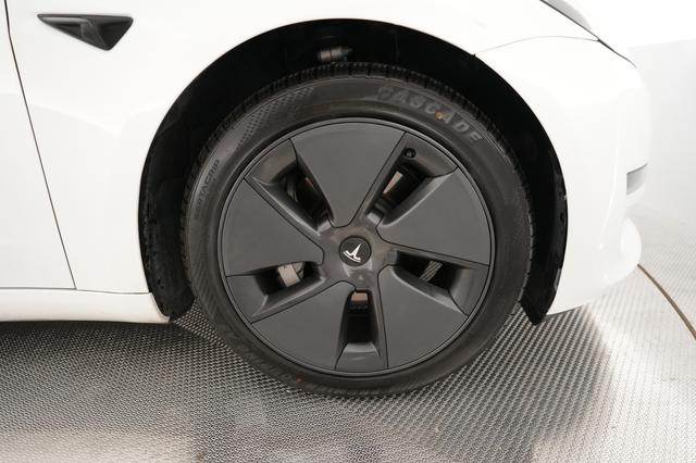 2022 Tesla Model 3 — photo 7 of 21