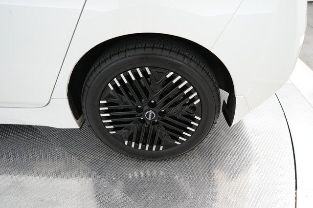 2024 Nissan LEAF