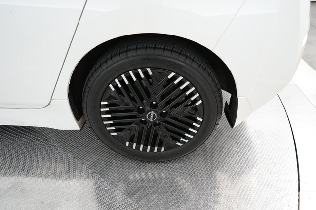 2024 Nissan LEAF — photo 15 of 19