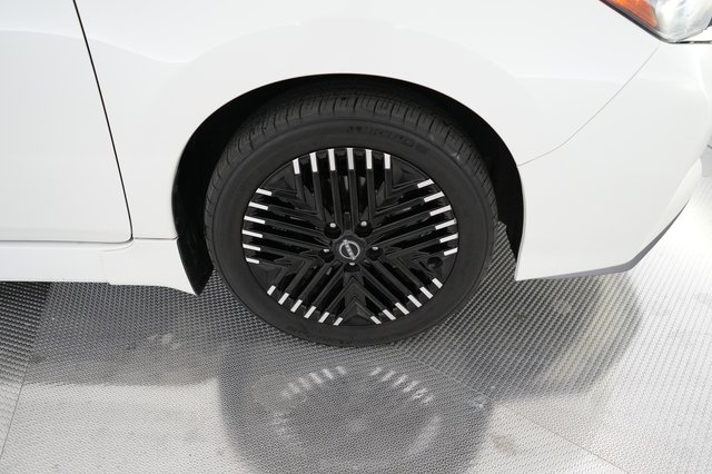 2024 Nissan LEAF — photo 13 of 19
