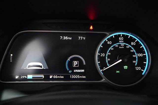 2024 Nissan LEAF — photo 5 of 23