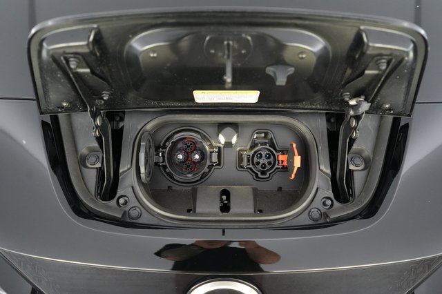 2024 Nissan LEAF — photo 8 of 23