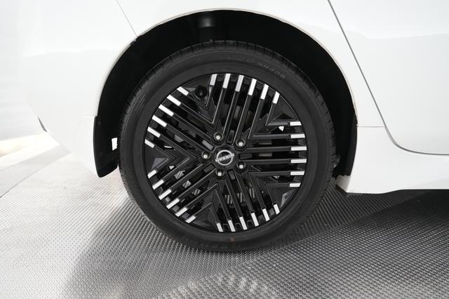 2024 Nissan LEAF — photo 7 of 22