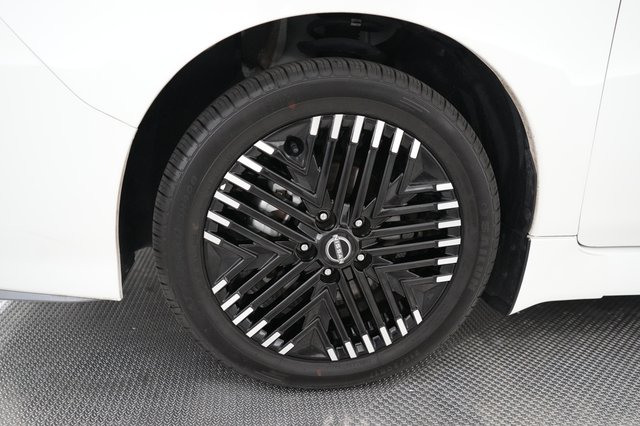 2024 Nissan LEAF — photo 16 of 22