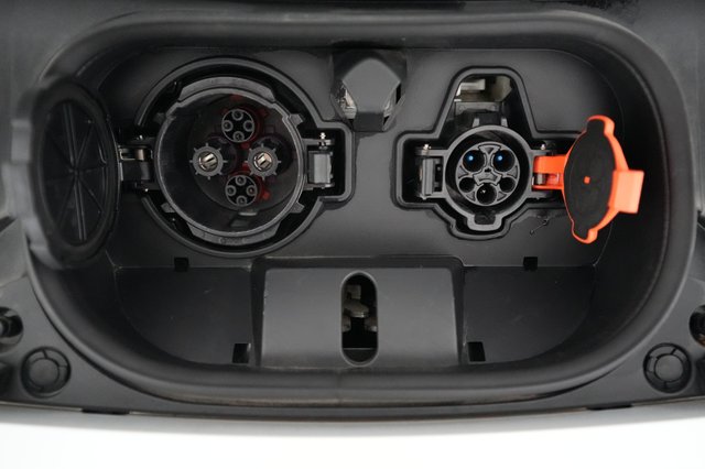 2024 Nissan LEAF — photo 8 of 22