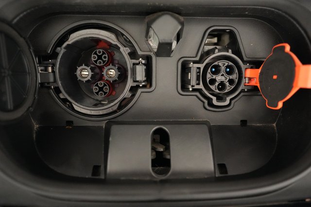 2024 Nissan LEAF — photo 8 of 21
