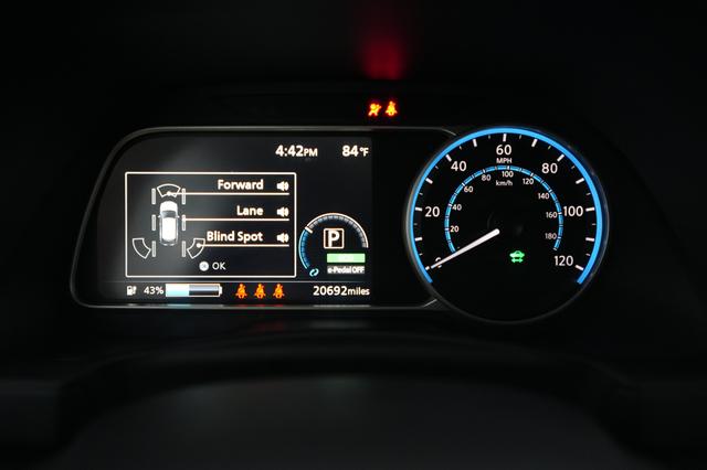 2024 Nissan LEAF — photo 5 of 21