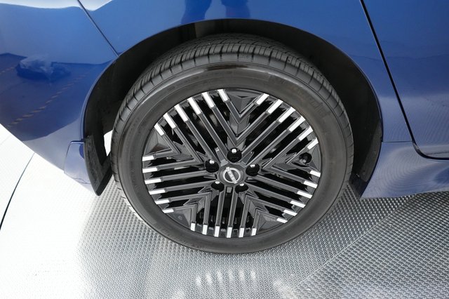 2024 Nissan LEAF — photo 7 of 21