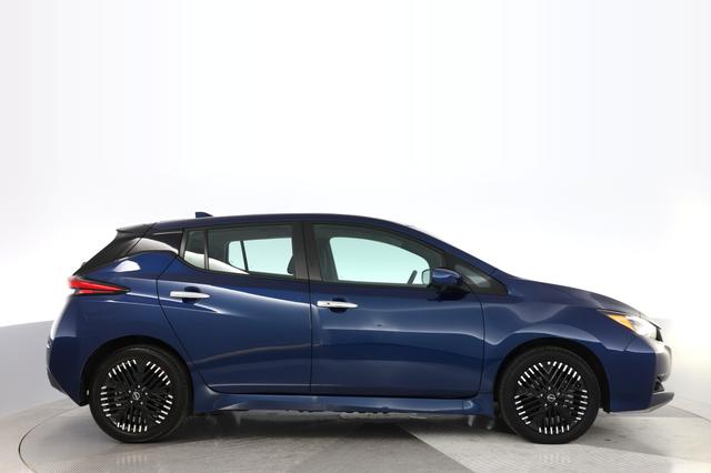 2024 Nissan LEAF — photo 10 of 21