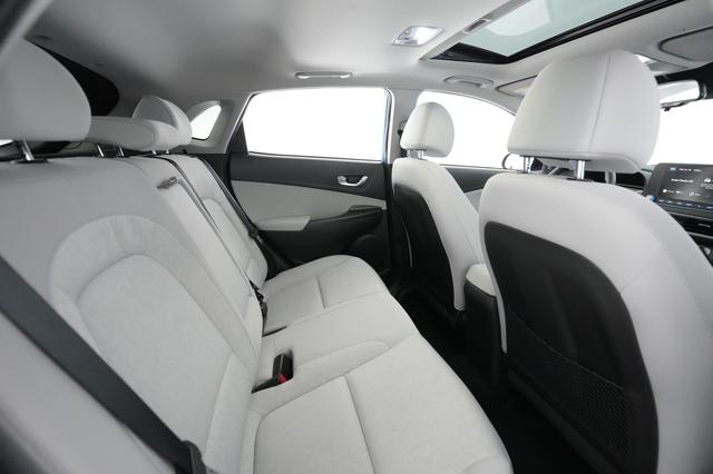 2022 Hyundai Kona — photo 4 of 28