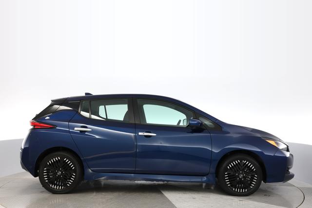 2024 Nissan LEAF — photo 10 of 21