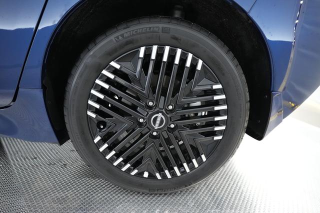 2024 Nissan LEAF — photo 7 of 21