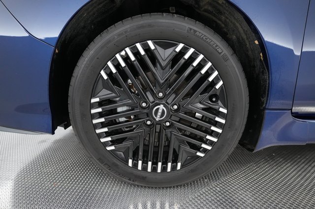 2024 Nissan LEAF — photo 13 of 21