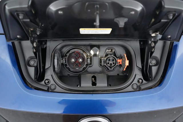 2024 Nissan LEAF — photo 8 of 21