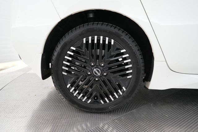 2024 Nissan LEAF — photo 7 of 20