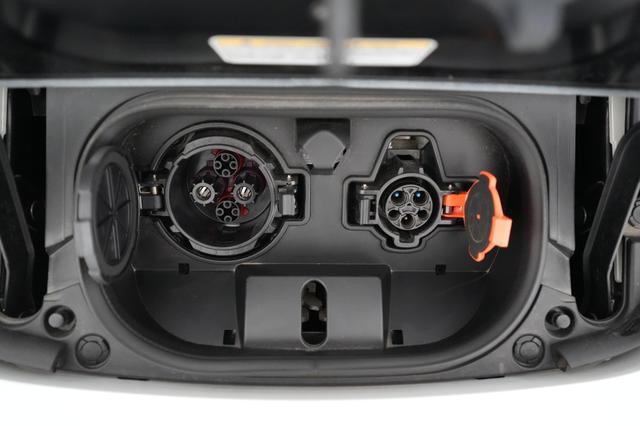 2024 Nissan LEAF — photo 8 of 20