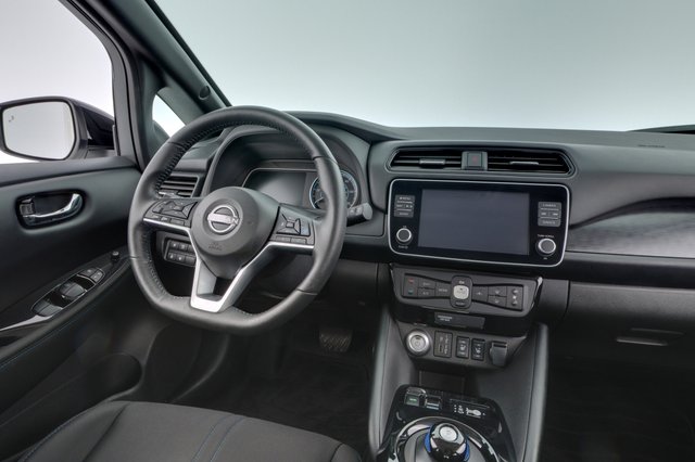 2024 Nissan LEAF — photo 18 of 20