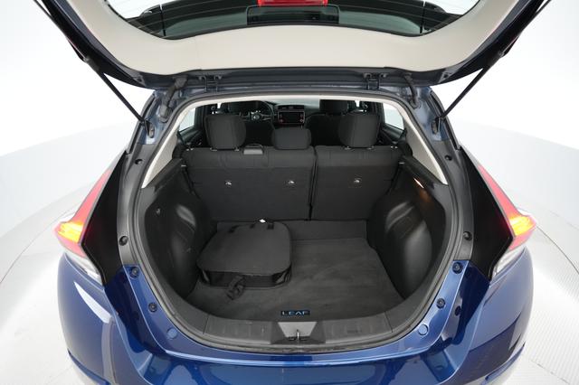 2025 Nissan LEAF — photo 6 of 18