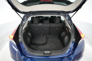 2025 Nissan LEAF — photo 6 of 20