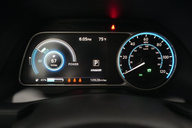 2025 Nissan LEAF — photo 5 of 18