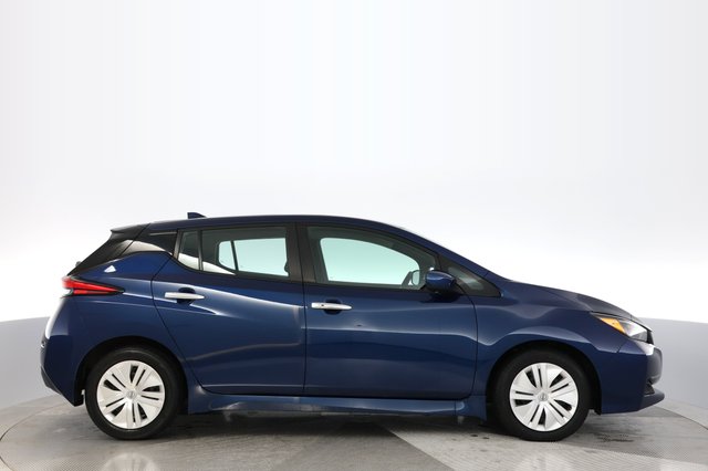 2025 Nissan LEAF — photo 10 of 18