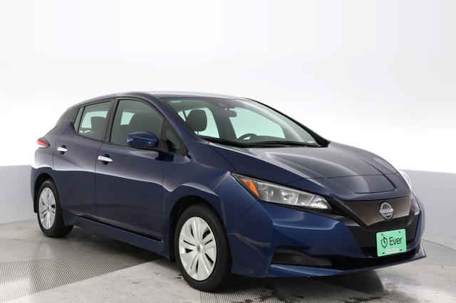 2025 Nissan LEAF — photo 9 of 18
