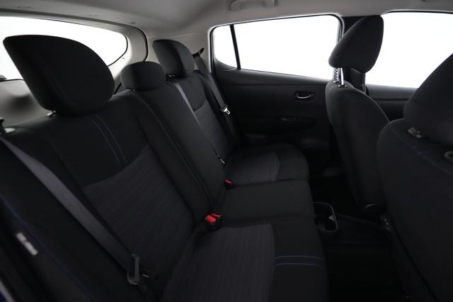 2025 Nissan LEAF — photo 4 of 18