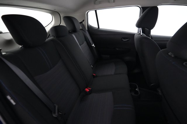 2025 Nissan LEAF — photo 4 of 18