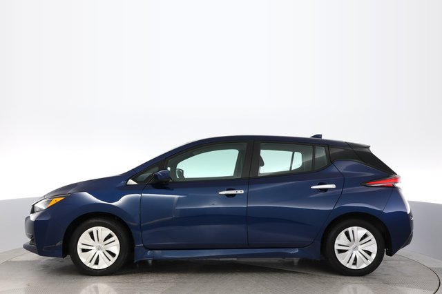 2025 Nissan LEAF — photo 12 of 18