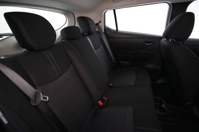 2025 Nissan LEAF — photo 4 of 22