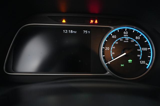 2025 Nissan LEAF — photo 5 of 22