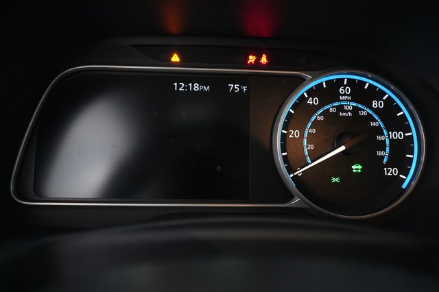 2025 Nissan LEAF — photo 5 of 22
