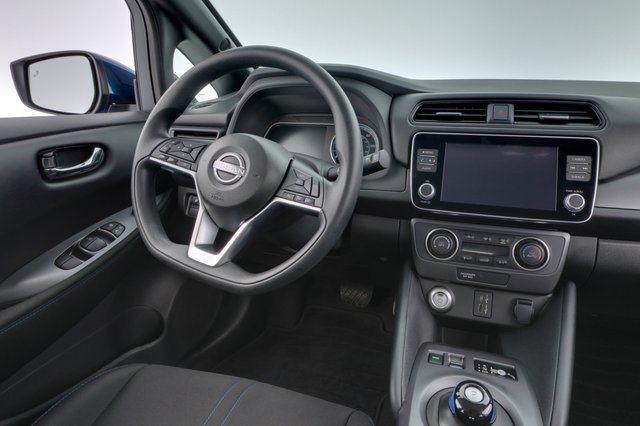 2025 Nissan LEAF — photo 20 of 22