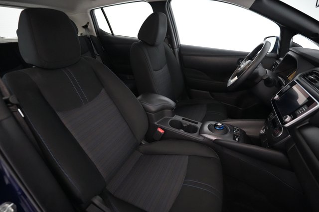 2025 Nissan LEAF — photo 18 of 22