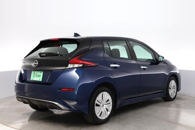 2025 Nissan LEAF — photo 2 of 22
