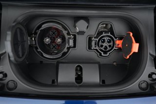 2025 Nissan LEAF — photo 8 of 22