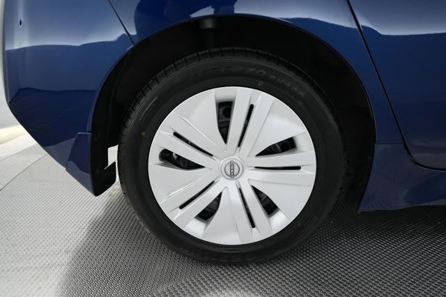 2025 Nissan LEAF — photo 7 of 22