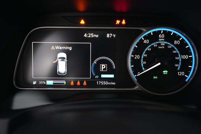 2025 Nissan LEAF — photo 5 of 22